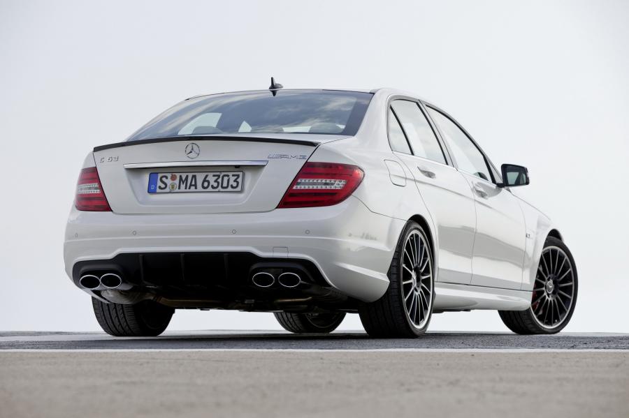  Mercedes-Benz C63 AMG 2012 года  (фото 6 из 40)